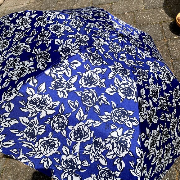 Floral Travel Compact Umbrella with Case - Picture 5 of 10